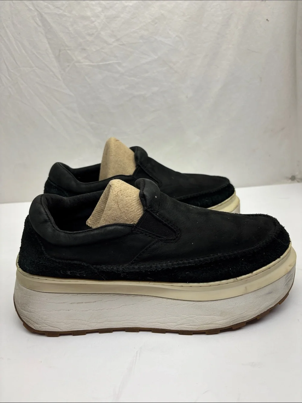 UGG platform slip on shoes for women’s Sz 8.5, box 74